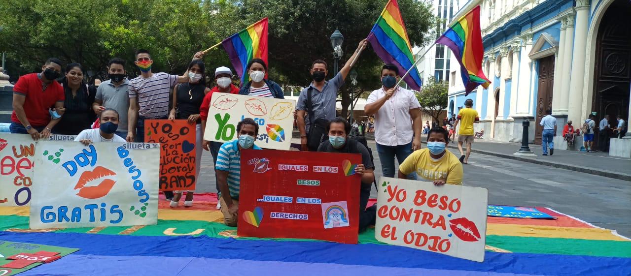Beso Diverso Por El Dia En Contra De Las Lgbtifobias Asociacion Silueta X Federacion Nacional Lgbti 27