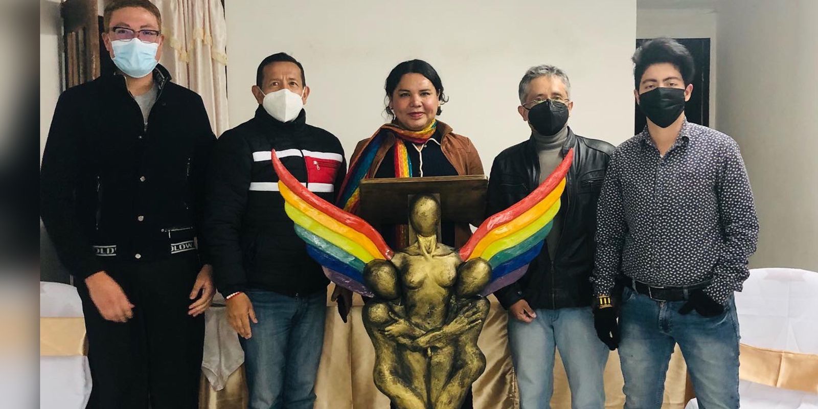 El Centro Psico Trans de Quito de la Asociación Silueta X, realizó el develamiento del Podio “Le Angel Trans”. El Centro Psico Trans De Quito De La Asociacion Silueta X Realizo El Develamiento Del Podio Le Angel Trans. Centro Psico Trans 1
